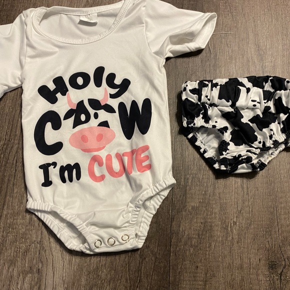Holly cow I’m cute 6-12 months boutique outfit - Picture 1 of 2